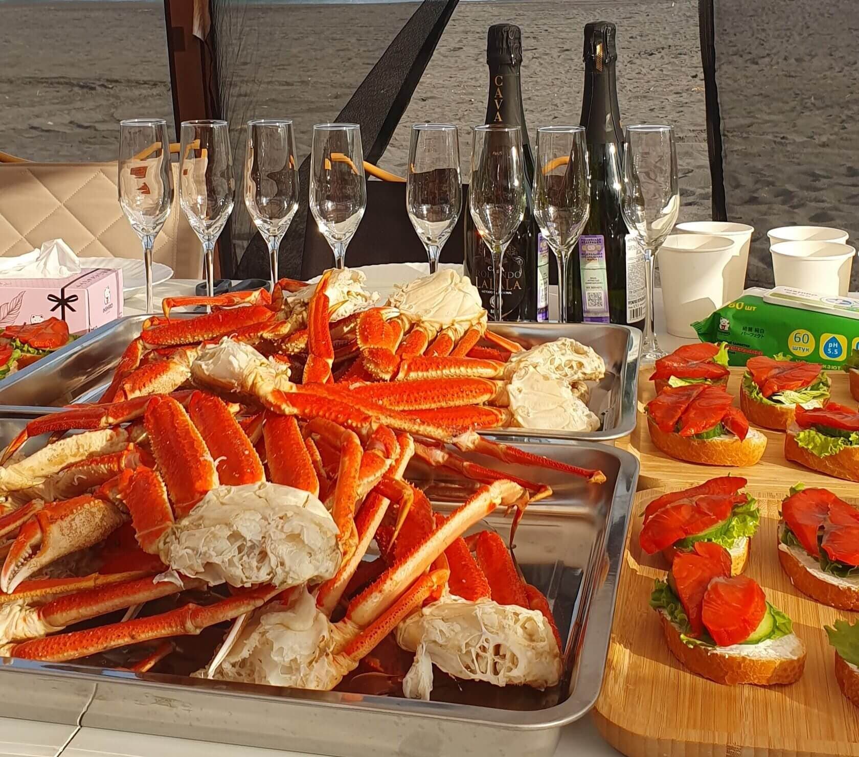 наедимся красной икры, крабов, лосося...