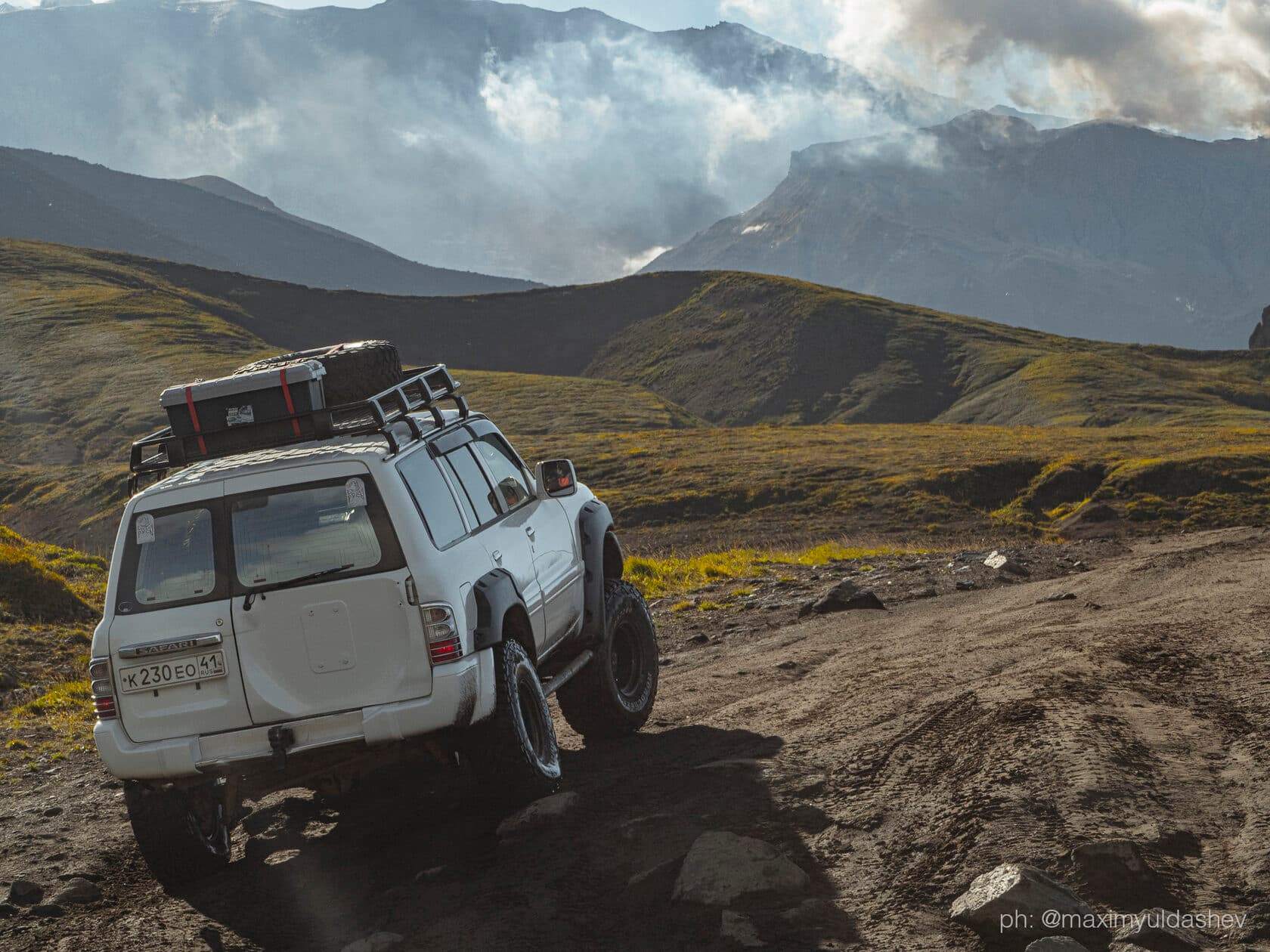 Прокатимся по суровому бездорожью на мощных джипах